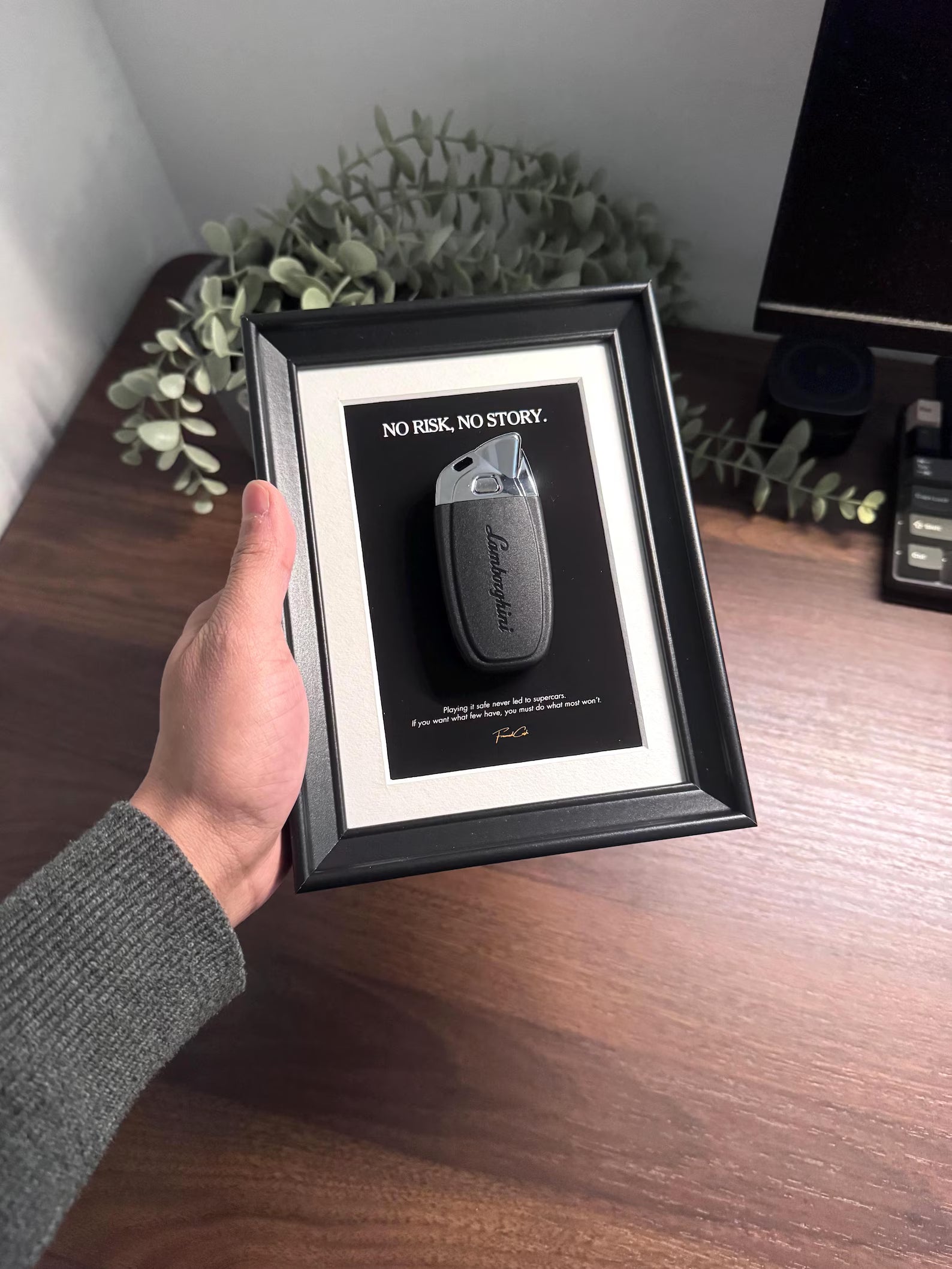 Mini Key Frame Lamborghini - No Risk, No Story
