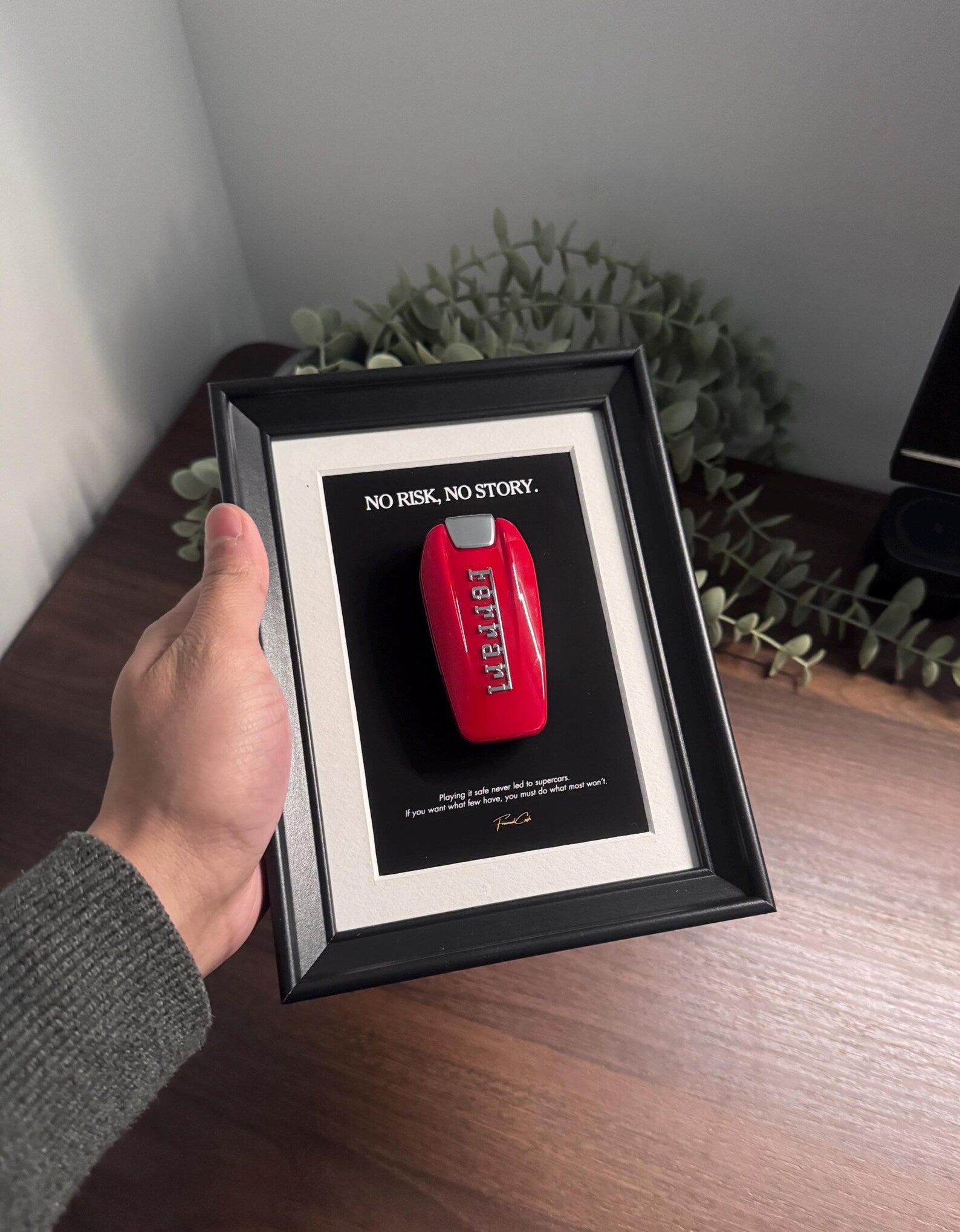 Mini Key Frame Ferrari - No Risk, No Story